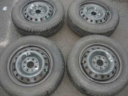 Plechové disky s pěknými letními pneu